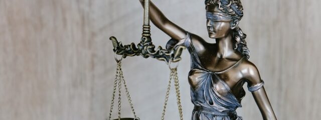 Türk Ceza Kanunu Madde 1’in açıklaması: Ceza Kanununun amacı nedir, ceza hukukunda korunan hukuki değerler ve suç işlenmesini önleme ilkesi hakkında detaylı bilgilendirme.