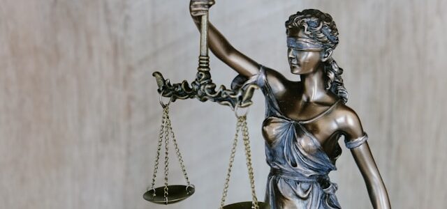 Türk Ceza Kanunu Madde 1’in açıklaması: Ceza Kanununun amacı nedir, ceza hukukunda korunan hukuki değerler ve suç işlenmesini önleme ilkesi hakkında detaylı bilgilendirme.